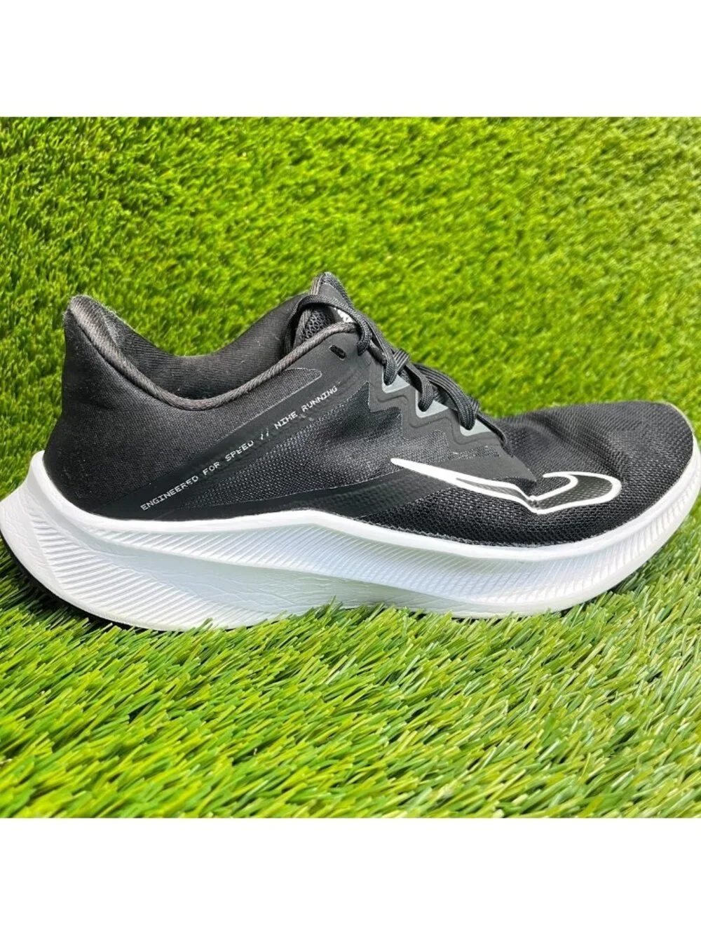 Nike Quest 3 Womens Size 9 Black White Athletic Running Walking Shoes Sneakers